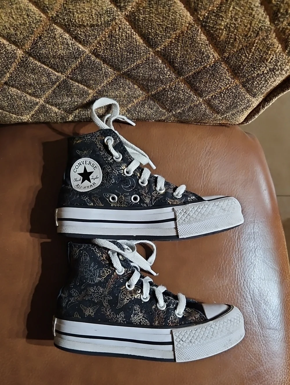 Converse here pair